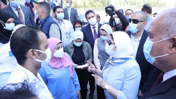 وزيرة الصحة خلال