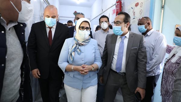 وزيرة الصحة خلال