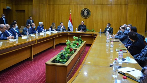 اجتماع وزيرة الصناعة