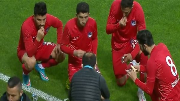 جانب من إفطار اللاعبين