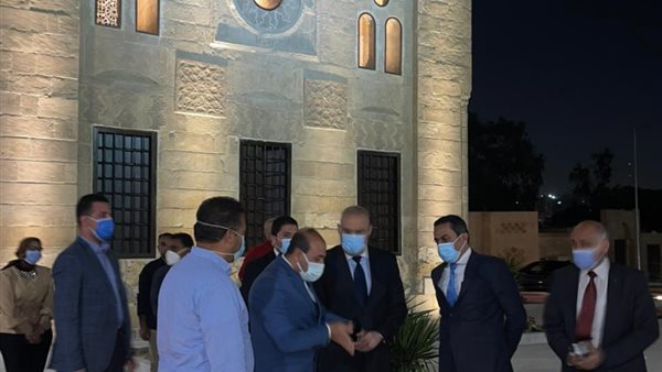 وزير الاسكان خلال