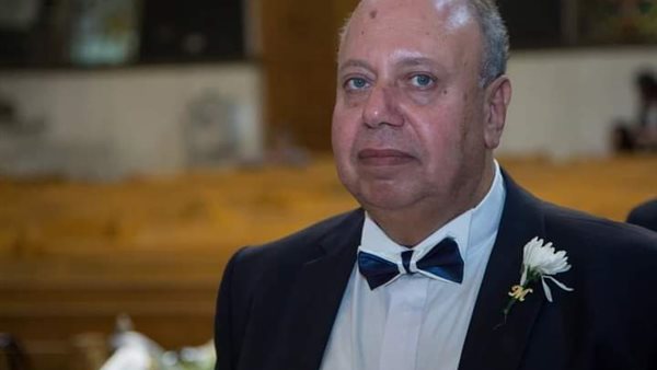 الدكتور الصيدلى ممدوح