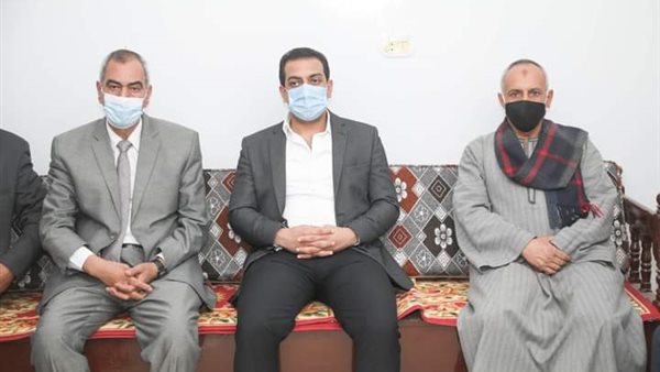 نائب محافظ قنا يقدم