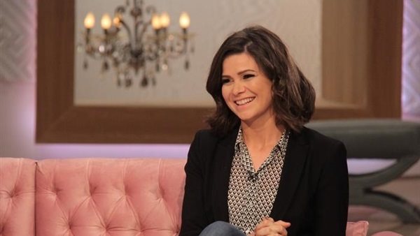 الفنانة يسر اللوزي