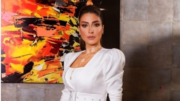 الفنانة روجينا