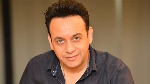 الفنان مصطفى قمر