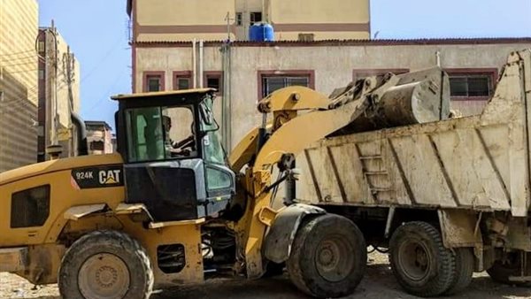 جانب من أعمال رفع