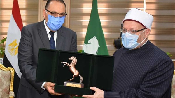 وزير الأوقاف برفقة