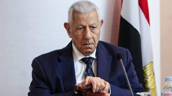 الصحفي الكبير مكرم