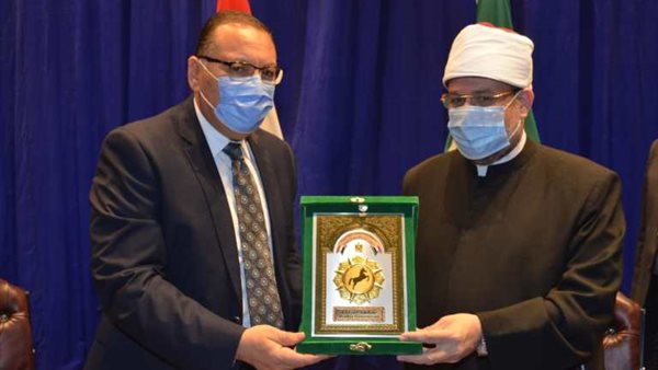 وزير الاوقاف ومحافظ