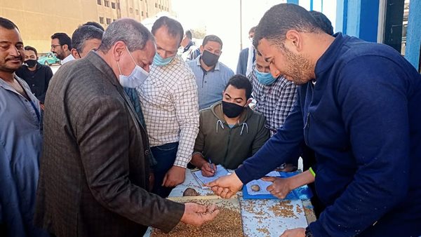 محافظ المنيا خلال