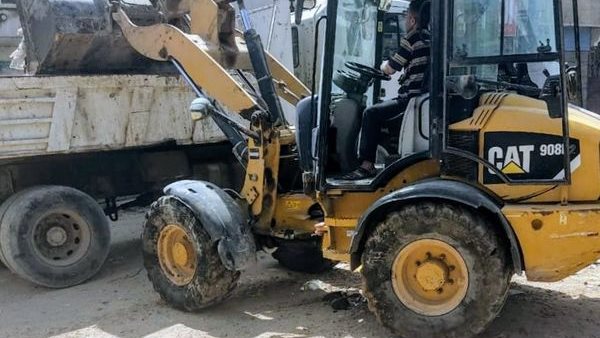 جانب من أعمال رفع