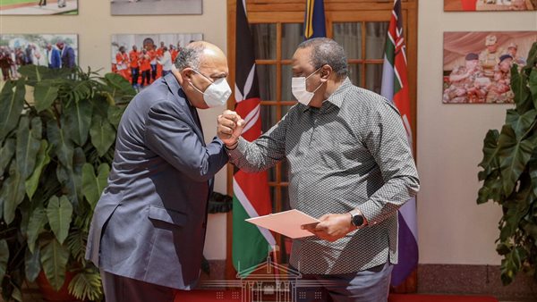 رئيس كينيا مع سامح