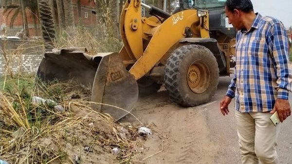 جانب من أعمال رفع