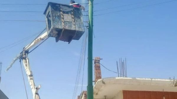 جانب من صيانة أعمدة