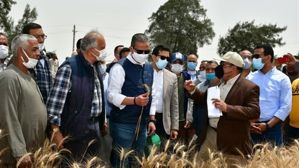 محافظ الفيوم خلال