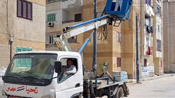 جانب من صيانة أعمدة