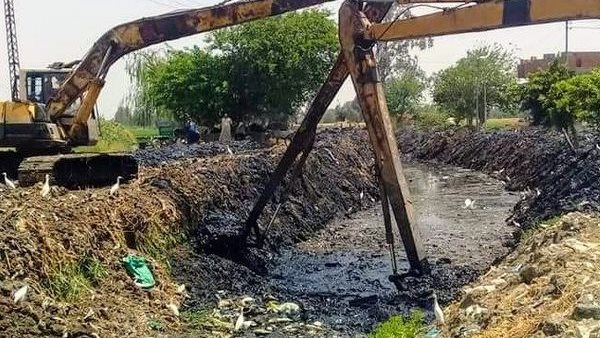 جانب من أعمال رفع