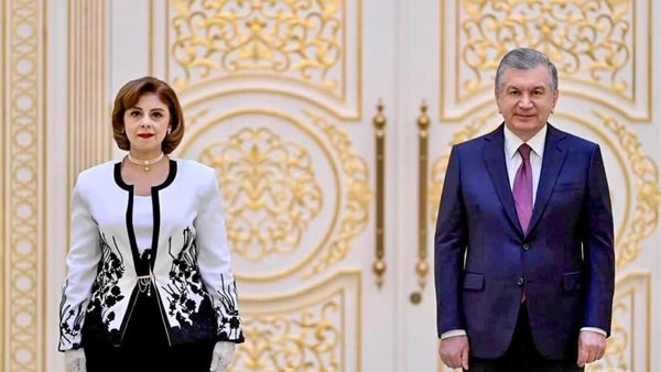 السفيرة المصرية ورئيس