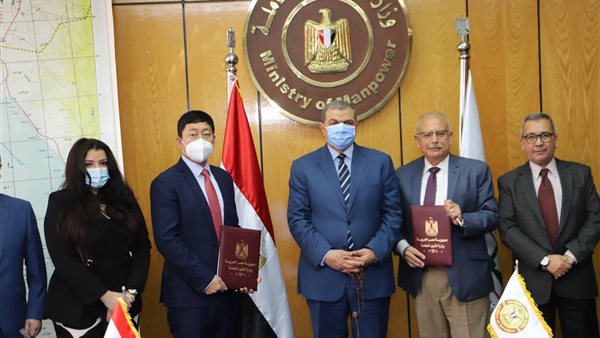 جانب من توقيع الاتفاقية