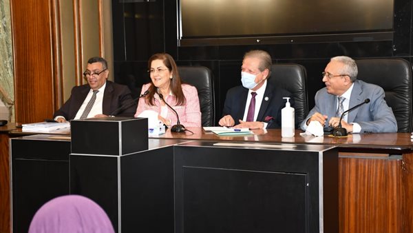 وزيرة التخطيط بالبرلمان