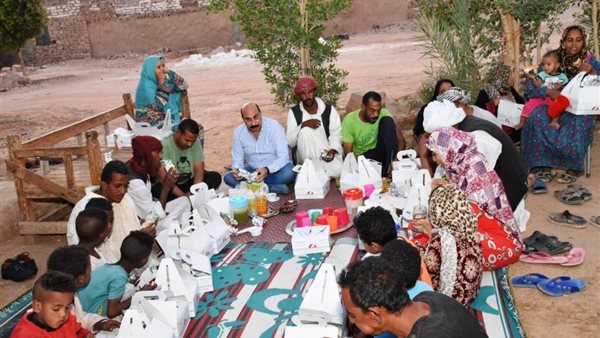 المحافظ مع الاهالى