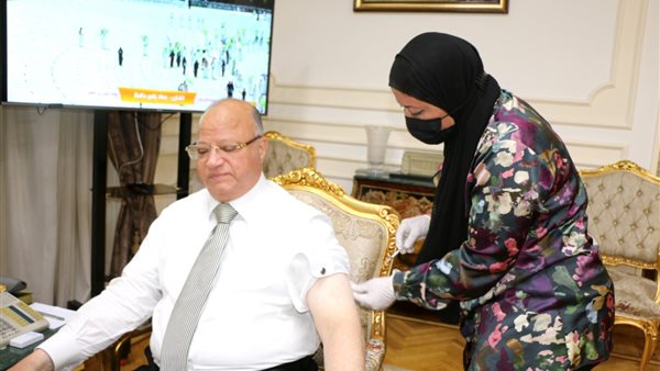 محافظ القاهرة يتلقى