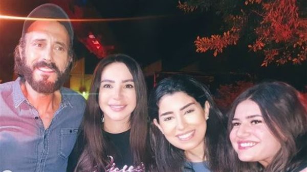 انجي علاء مع فريق