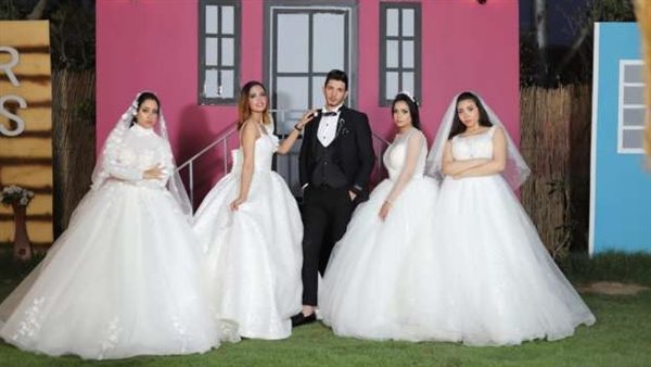 الشاب وزوجاته الأربعة