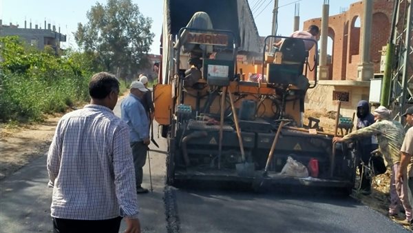 جانب من عمليات الرصف