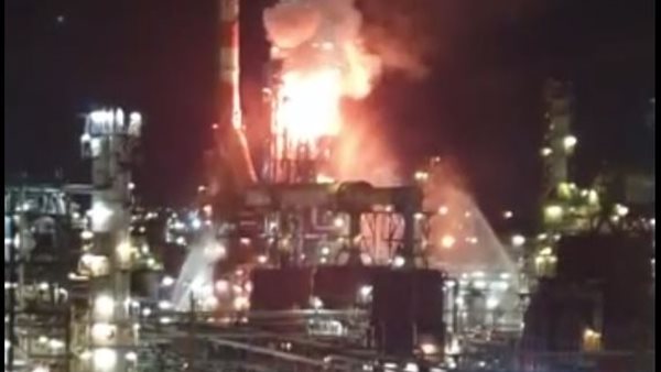 اندلاع الحريق بالمصفاة