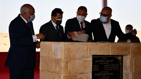 جانب من وضع حجر أساس