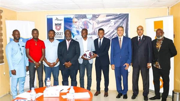 جانب من توقيع عقد