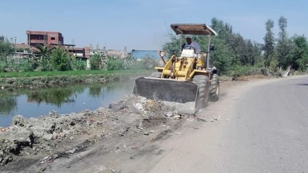 جانب من أعمال رفع