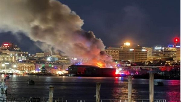 حريق يلتهم الواجهة البحرية التاريخية في ميناء بورتلاند بولاية مين الأمريكية 
