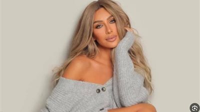  النجمة اللبنانية مايا دياب    