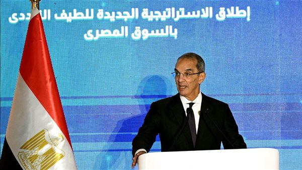  الدكتور عمرو طلعت وزير الاتصالات    