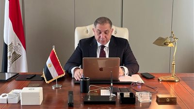  السفير طارق طايل