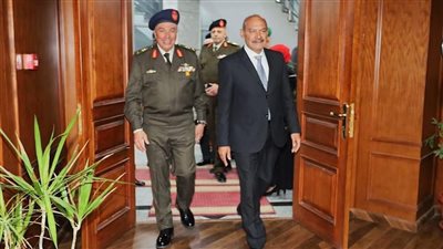 محافظ السويس وقائد الجيش الثالث الميداني