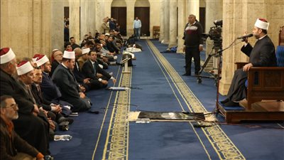 درس التراويح بالجامع الأزهر يحذر من انشغال الآباء عن أبنائهم