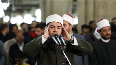  الآلاف يؤدون صلاتي العشاء والتراويح بالجامع الأزهر    