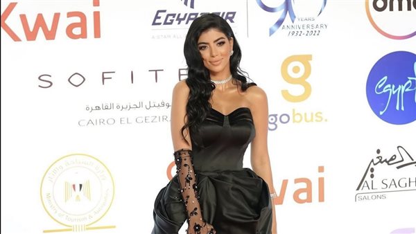  كارولين عزمي     