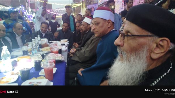 "صورة حية للتلاحم الوطني".. قساوسة وشيوخ على مائدة إفطار "مبادرة 27 رمضان" في قنا 