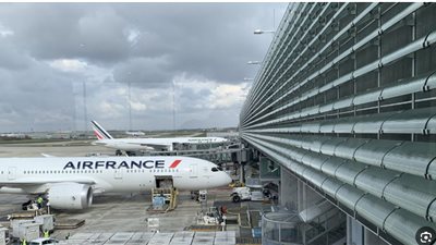 مطار شارل ديجول في باريس