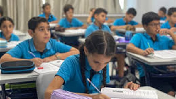 حقيقة تطبيق الدراسة أونلاين في المدارس    