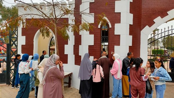 رغم التقلبات الجوية.. توافد المواطنين على حدائق القناطر في ثاني أيام العيد 