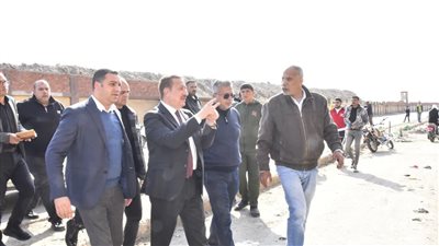 محافظ بورسعيد يتفقد أعمال صيانة وتطوير مناور الصرف الصحي 