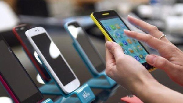 تمديد إعفاء الهواتف للمصريين بالخارج إلى 120 يومًا    