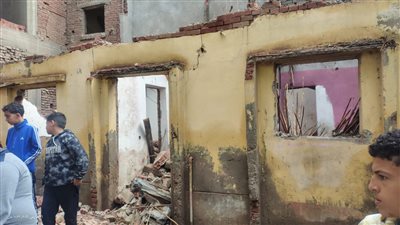 انهيار جزء من منزل بالبحيره 