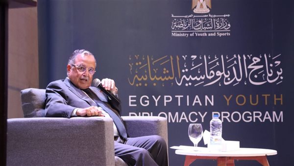 نبيل فهمي وزير الخارجية الأسبق    